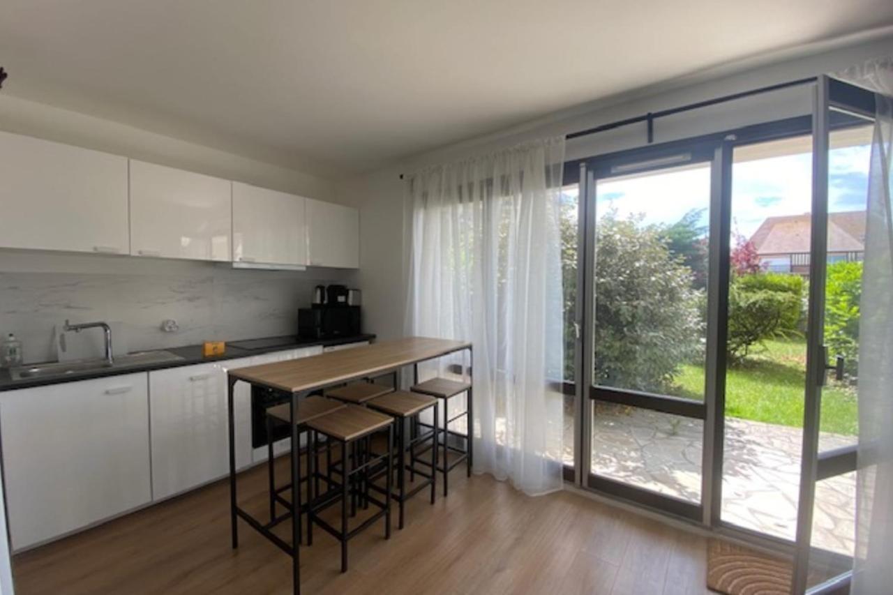 Beautiful Flat For 4 Very Closed To The Beach Cabourg Buitenkant foto